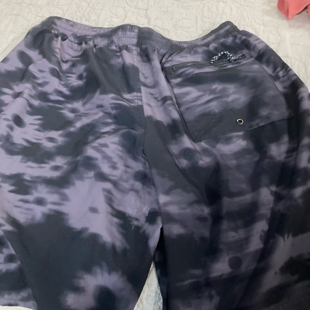 Tie-Dye Shorts in Black and gray